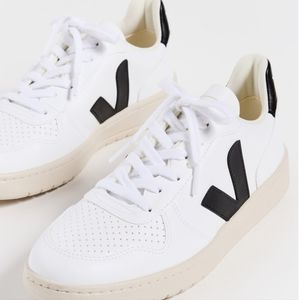 Veja V10 Leather Extra-white Black sneaker